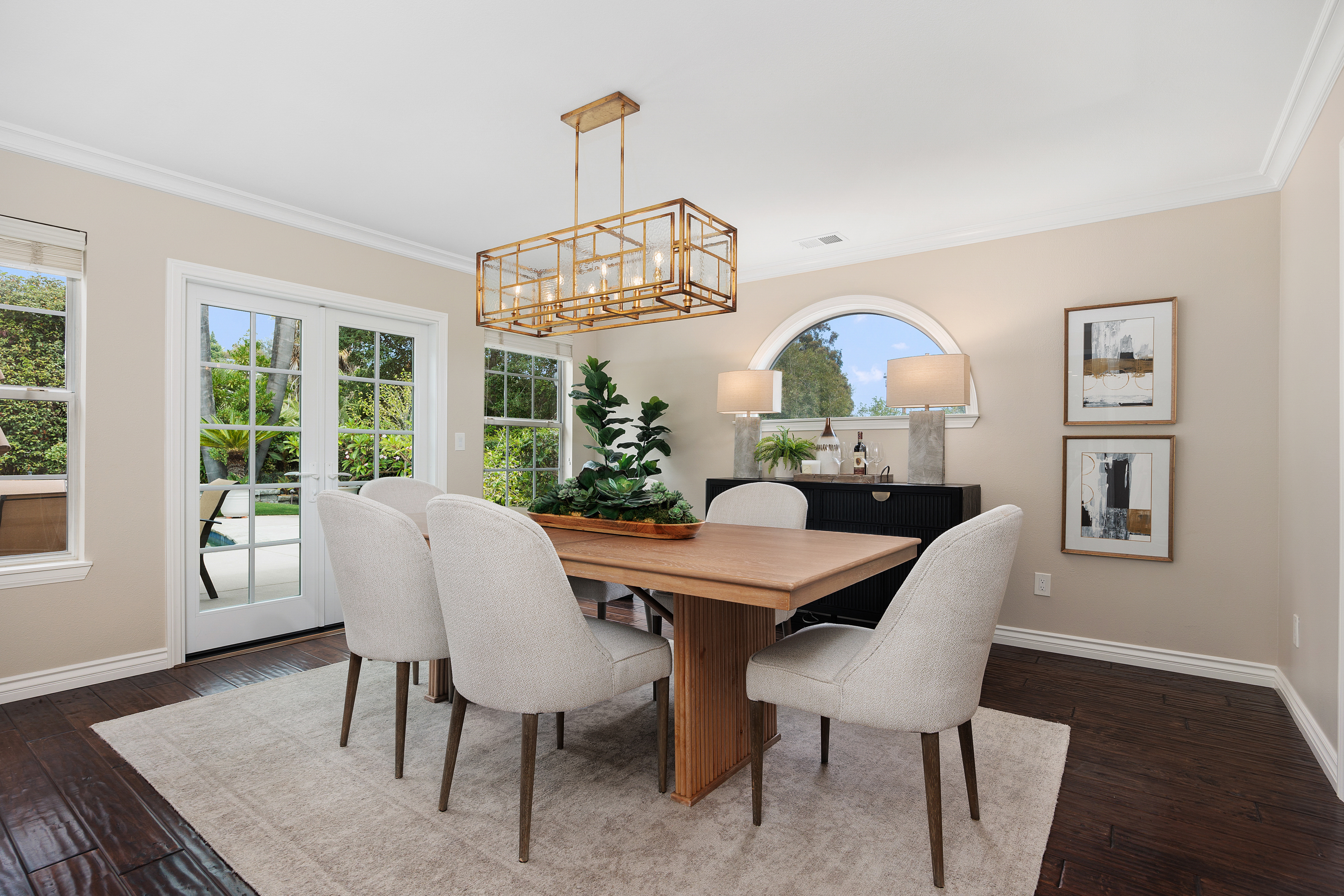 Representative staged dining room by Signature Staging