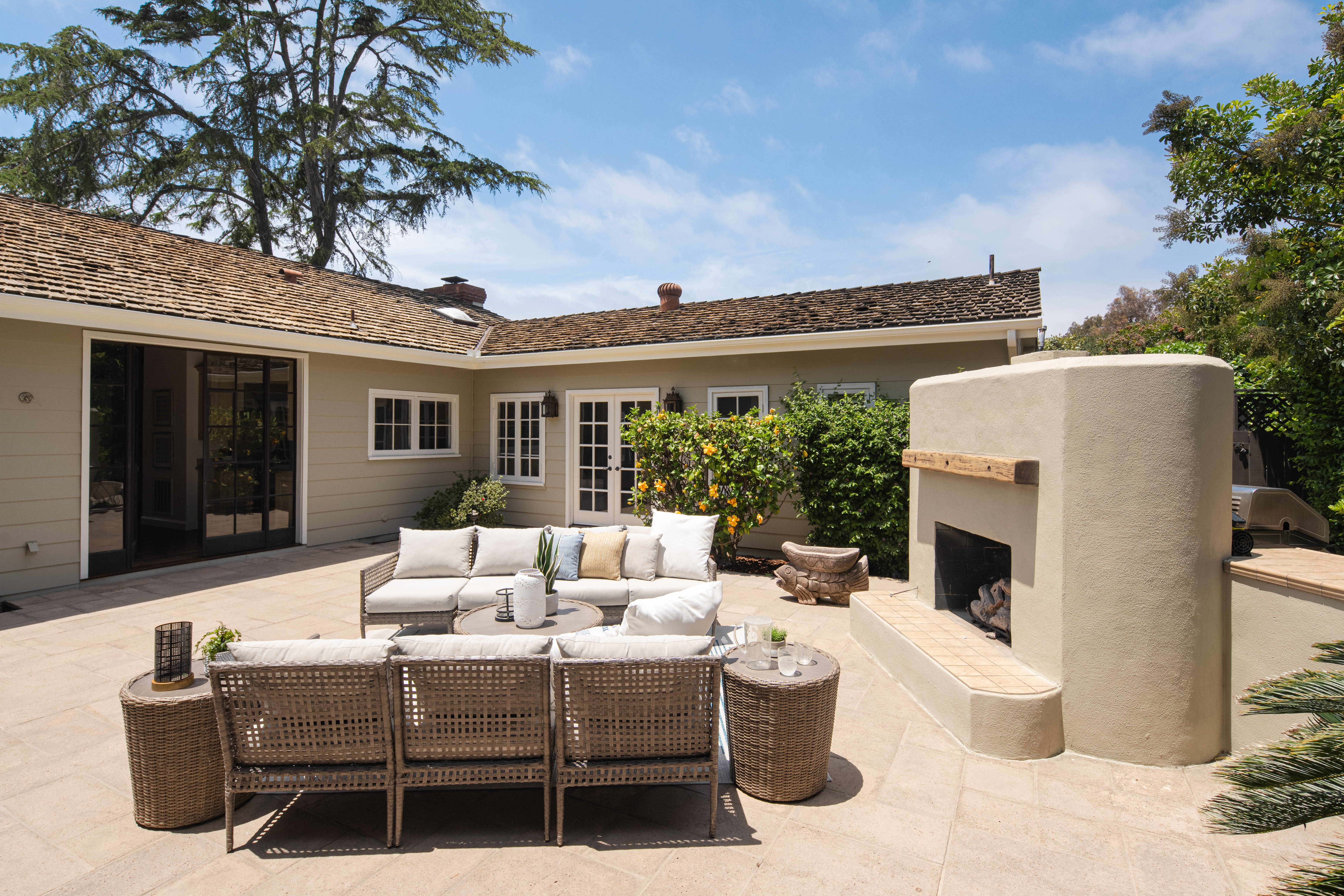 Staged outdoor patio fireplace La Jolla home staging